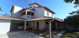 Excelente casa com 3 pavimentos no Boqueirão