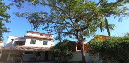 Excelente casa com 3 pavimentos no Boqueirão