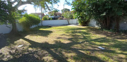 Excelente casa com 3 pavimentos no Boqueirão