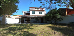 Excelente casa com 3 pavimentos no Boqueirão