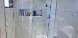 Linda casa de 2 andares com piscina no Porto Novo