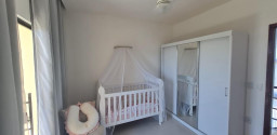Linda casa de 2 andares com piscina no Porto Novo