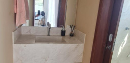 Linda casa de 2 andares com piscina no Porto Novo