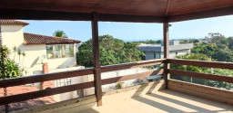 Casa duplex estilo colonial, no Porto da Roça