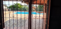 Casa duplex estilo colonial, no Porto da Roça