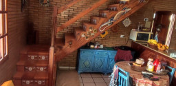 Casa duplex estilo colonial, no Porto da Roça