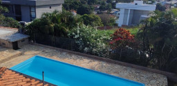 Casa duplex estilo colonial, no Porto da Roça