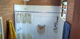 Casa duplex estilo colonial, no Porto da Roça