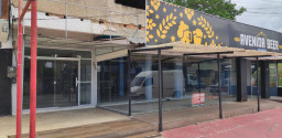 Loja grande na Av. Saquarema