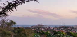 Ótima Casa Mobiliada em Condomínio, no Morro da Cruz