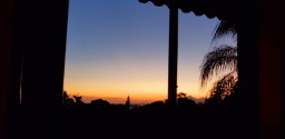 Ótima Casa Mobiliada em Condomínio, no Morro da Cruz