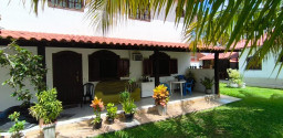 Casa independente na quadra da praia, em Itaúna
