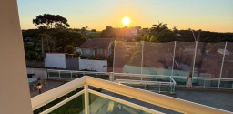 Linda Casa de Esquina no Morro da Cruz
