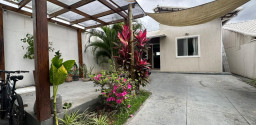 Linda casa muito nova, no Porto da Roça