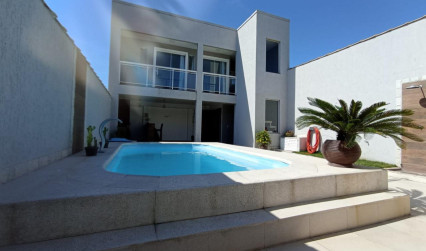 Belíssima casa independente em Barra Nova