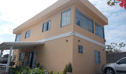 Casa com linda vista da Igreja de Saquarema, em Itaúna