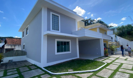 Casa Duplex Moderna em Condomínio, no Jardim