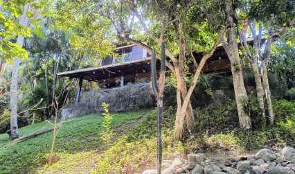 Ótima Casa Mobiliada em Condomínio, no Morro da Cruz