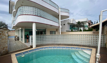 Mansão frente ao mar, em Itaúna