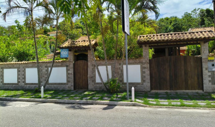 Casa Ampla com Estrutura Versátil, no Porto da Roça
