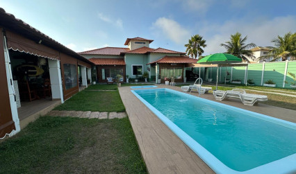 Oportunidade única de casa na praia de Itaúna