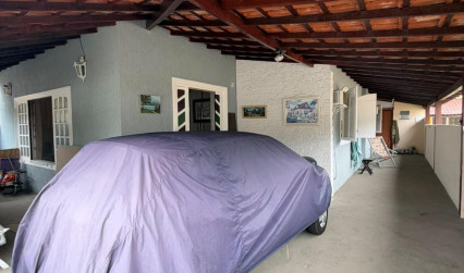 Excelente casa em localização privilegiada, em Itaúna