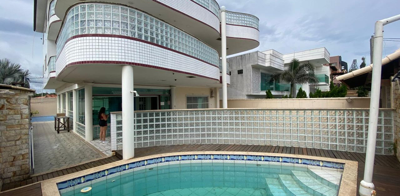 Mansão frente ao mar, em Itaúna