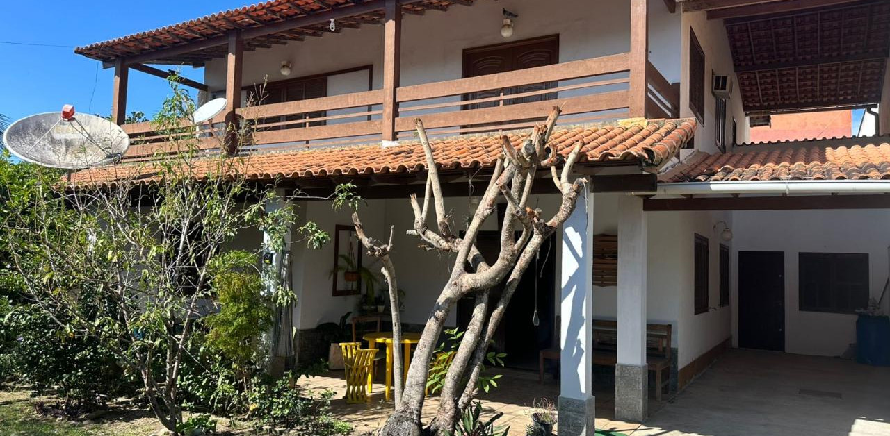 Casa Ampla com Piscina e 5 Suítes, no Boqueirão