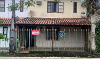 Casa duplex em condomínio no Porto da Roça